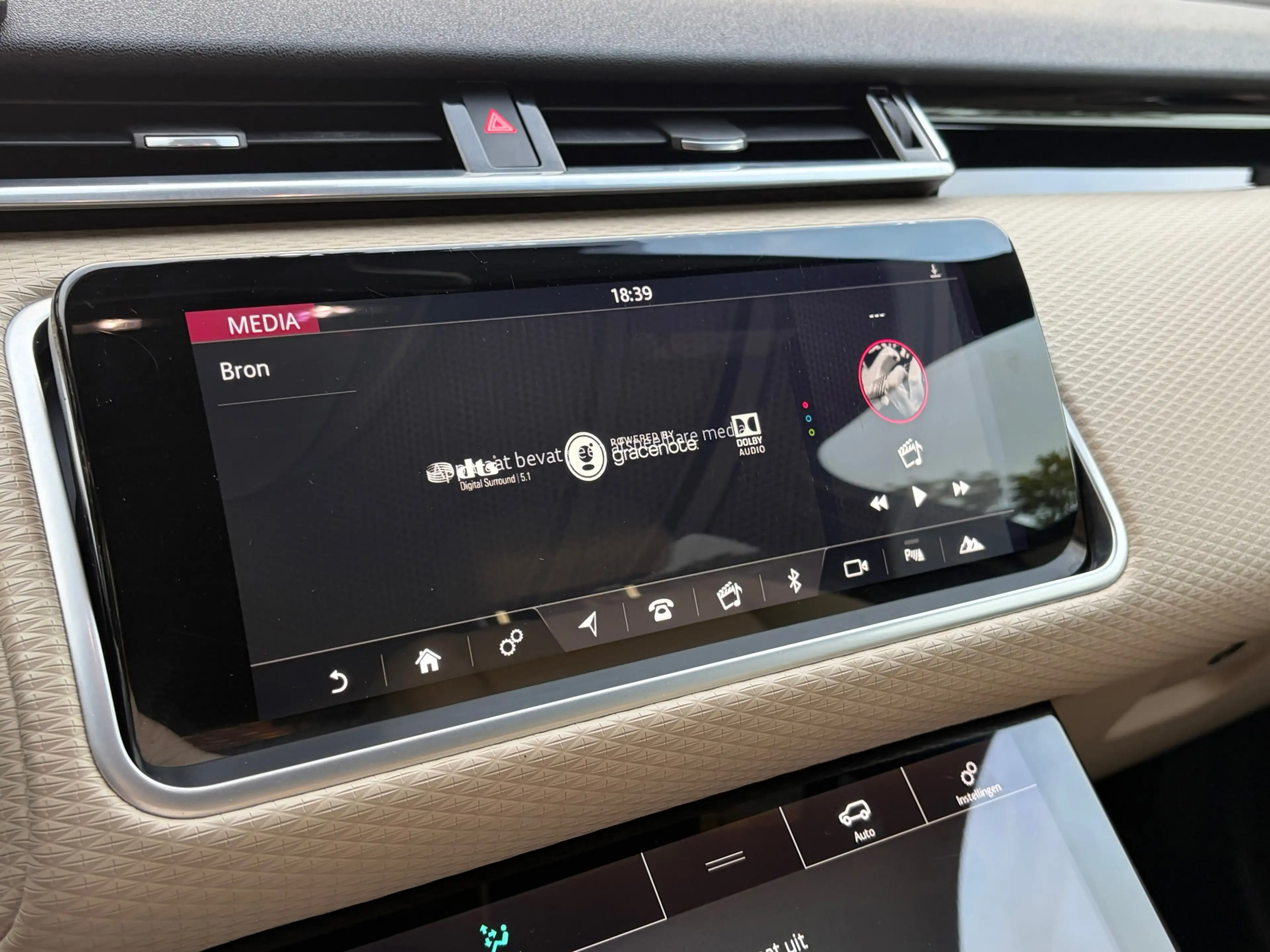 Land Rover Range Rover Velar 2.0 Turbo AWD Meridian Memory Leer Carplay Camera — photo 39