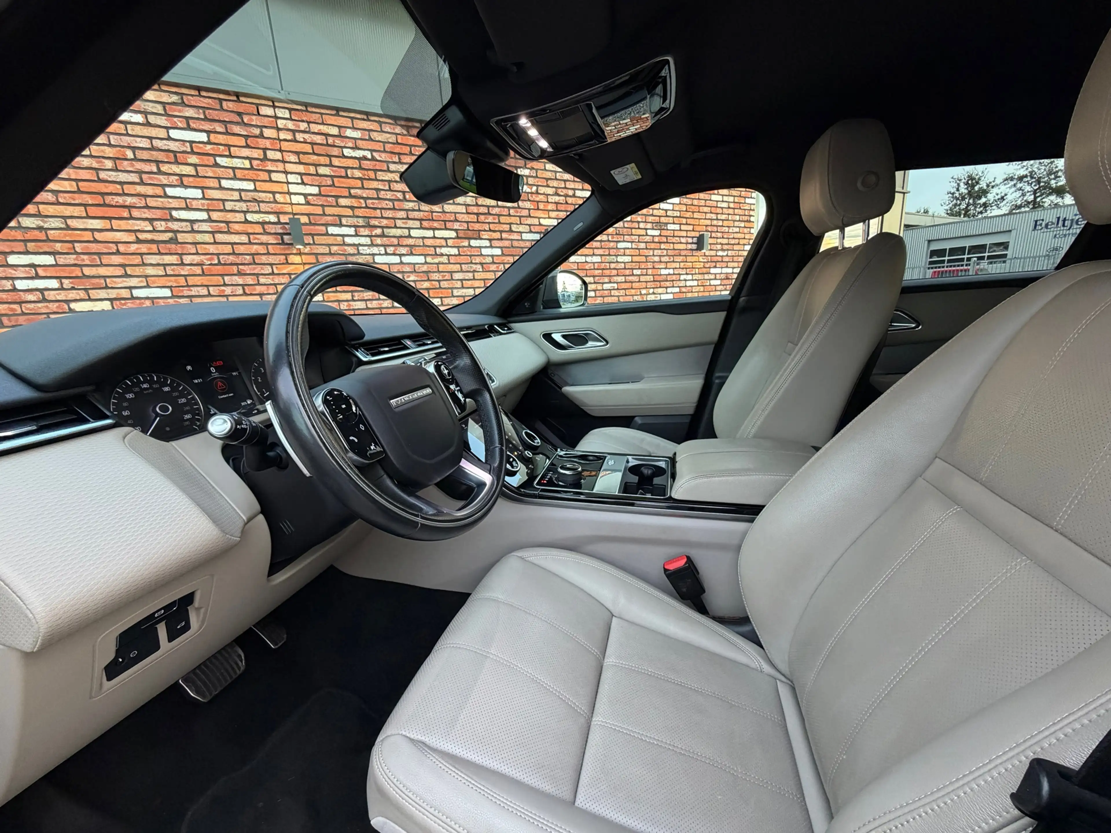 Land Rover Range Rover Velar 2.0 Turbo AWD Meridian Memory Leer Carplay Camera — photo 21