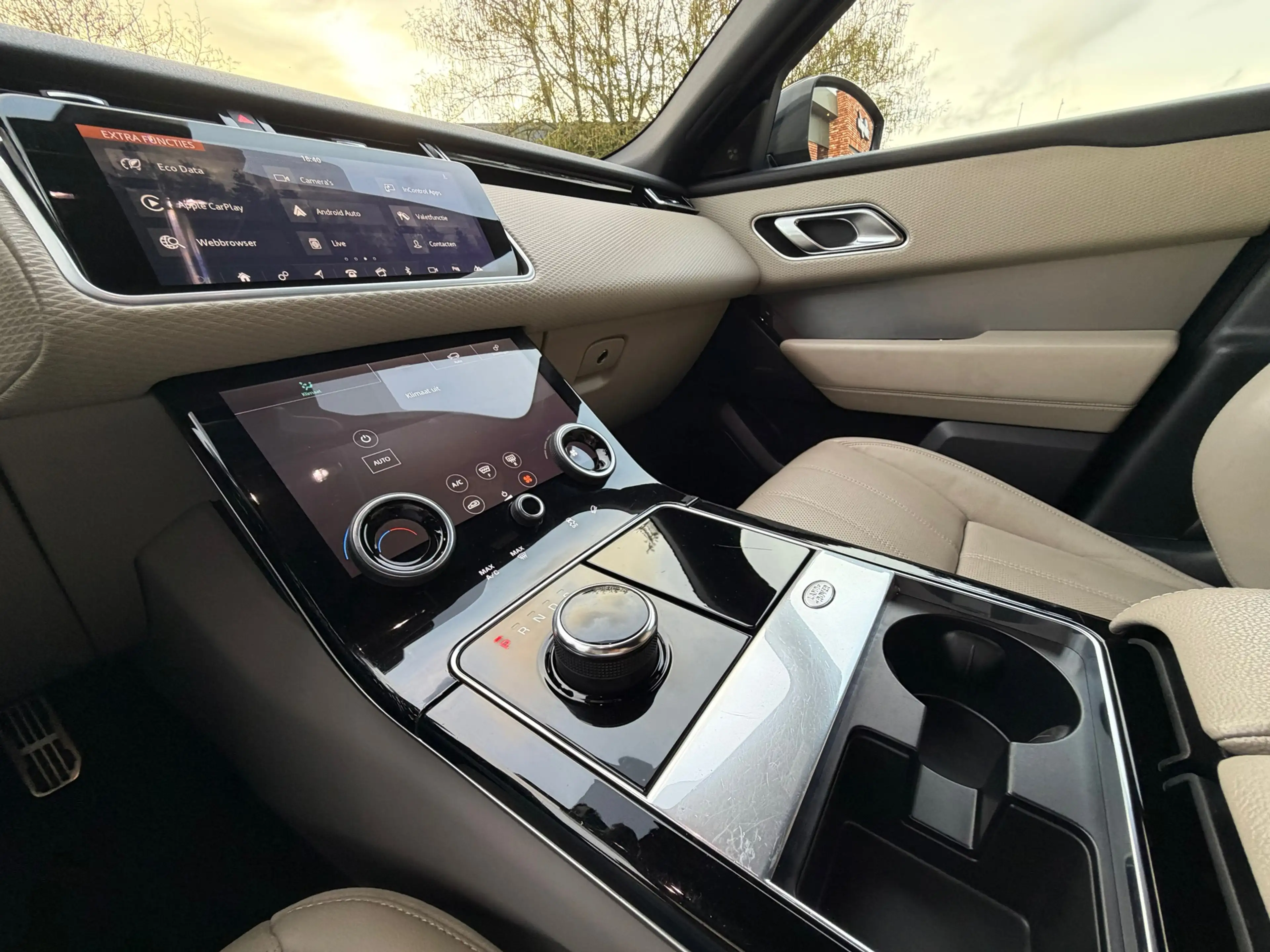 Land Rover Range Rover Velar 2.0 Turbo AWD Meridian Memory Leer Carplay Camera — photo 42