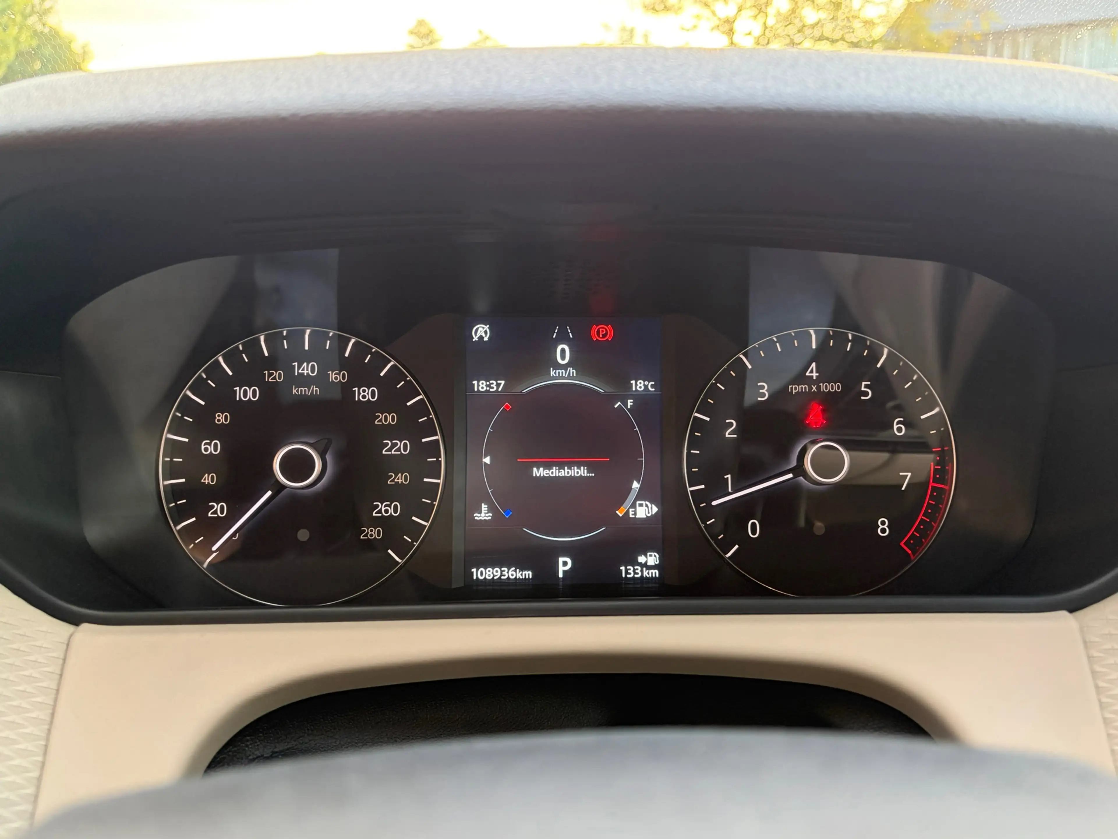 Land Rover Range Rover Velar 2.0 Turbo AWD Meridian Memory Leer Carplay Camera — photo 35