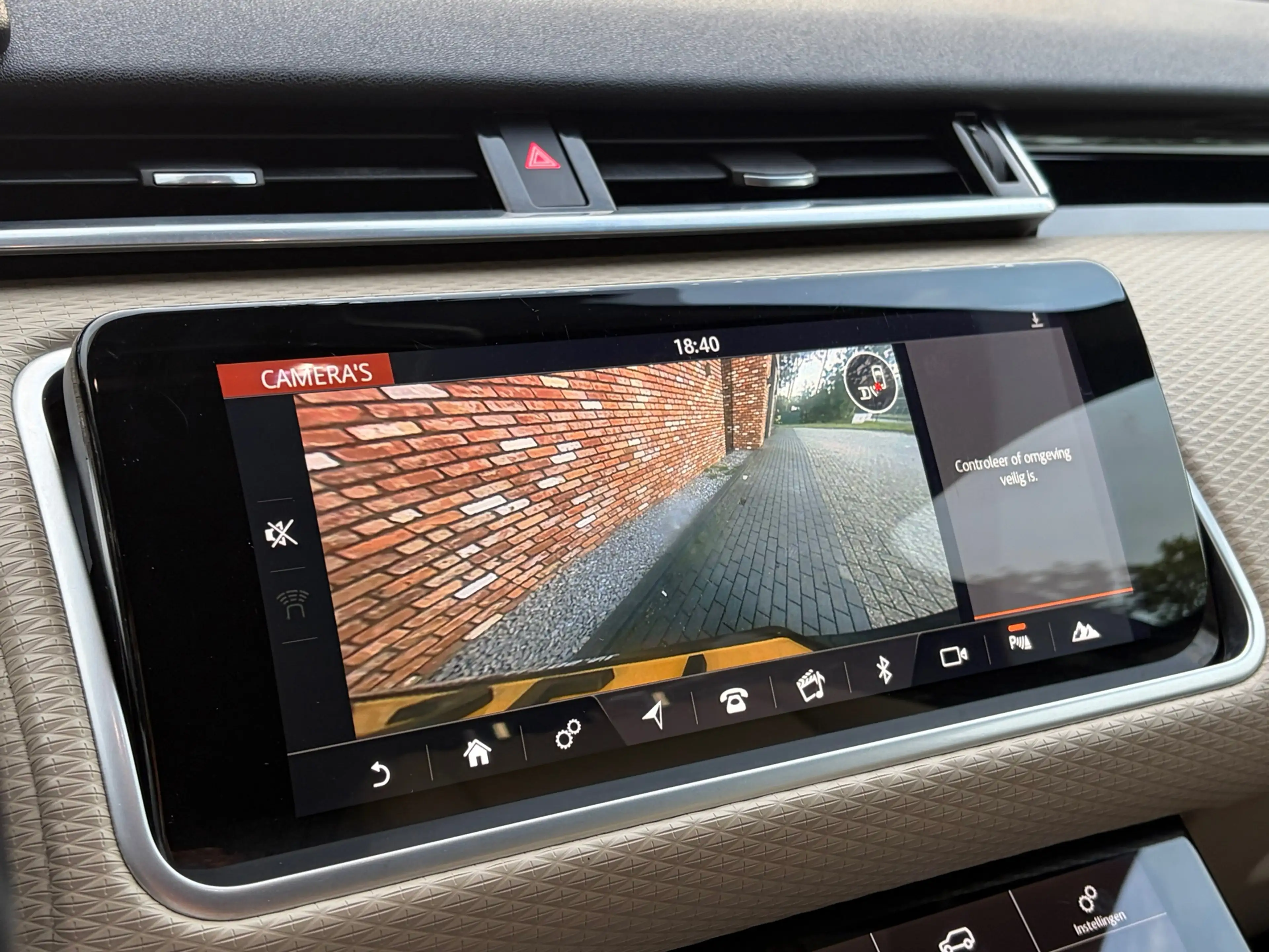 Land Rover Range Rover Velar 2.0 Turbo AWD Meridian Memory Leer Carplay Camera — photo 8
