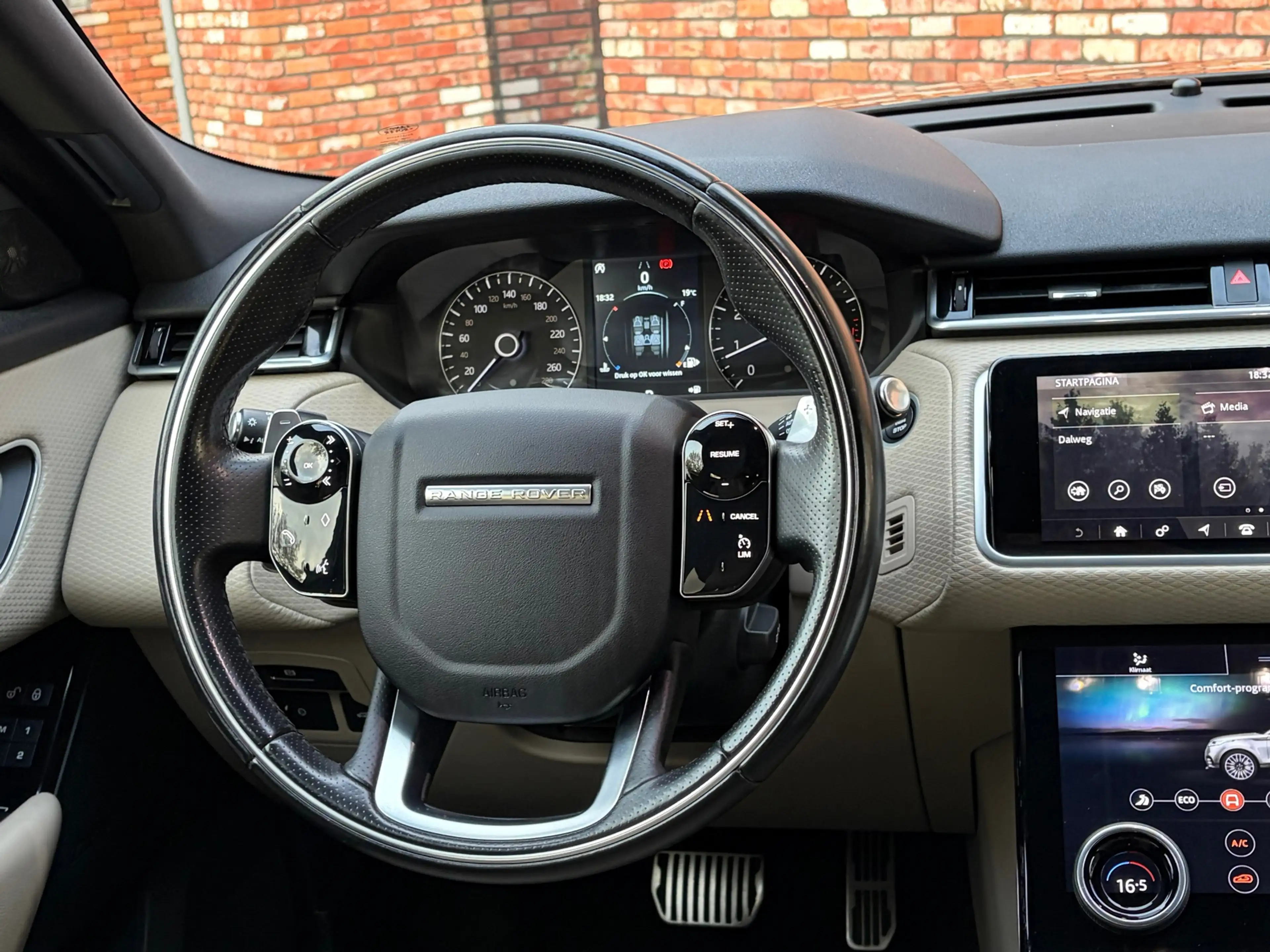 Land Rover Range Rover Velar 2.0 Turbo AWD Meridian Memory Leer Carplay Camera — photo 25