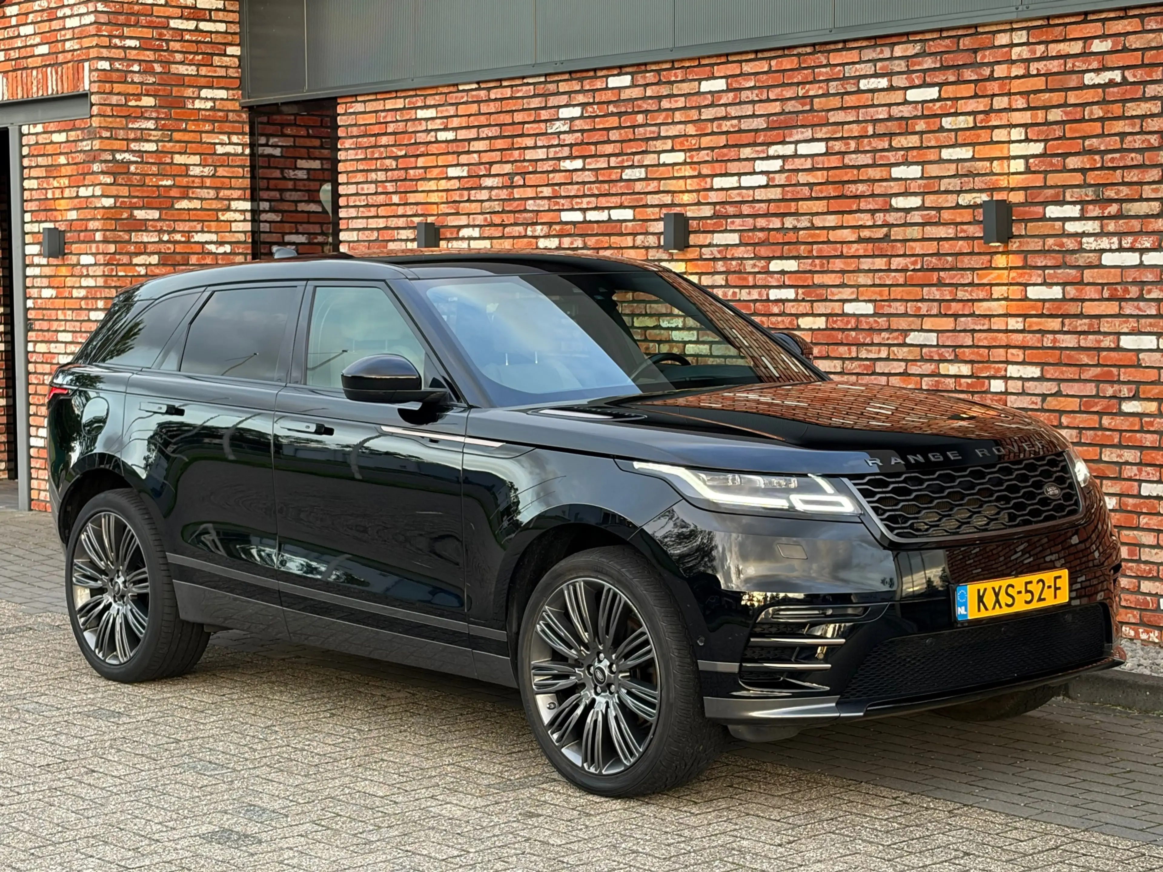 Land Rover Range Rover Velar 2.0 Turbo AWD Meridian Memory Leer Carplay Camera — photo 13