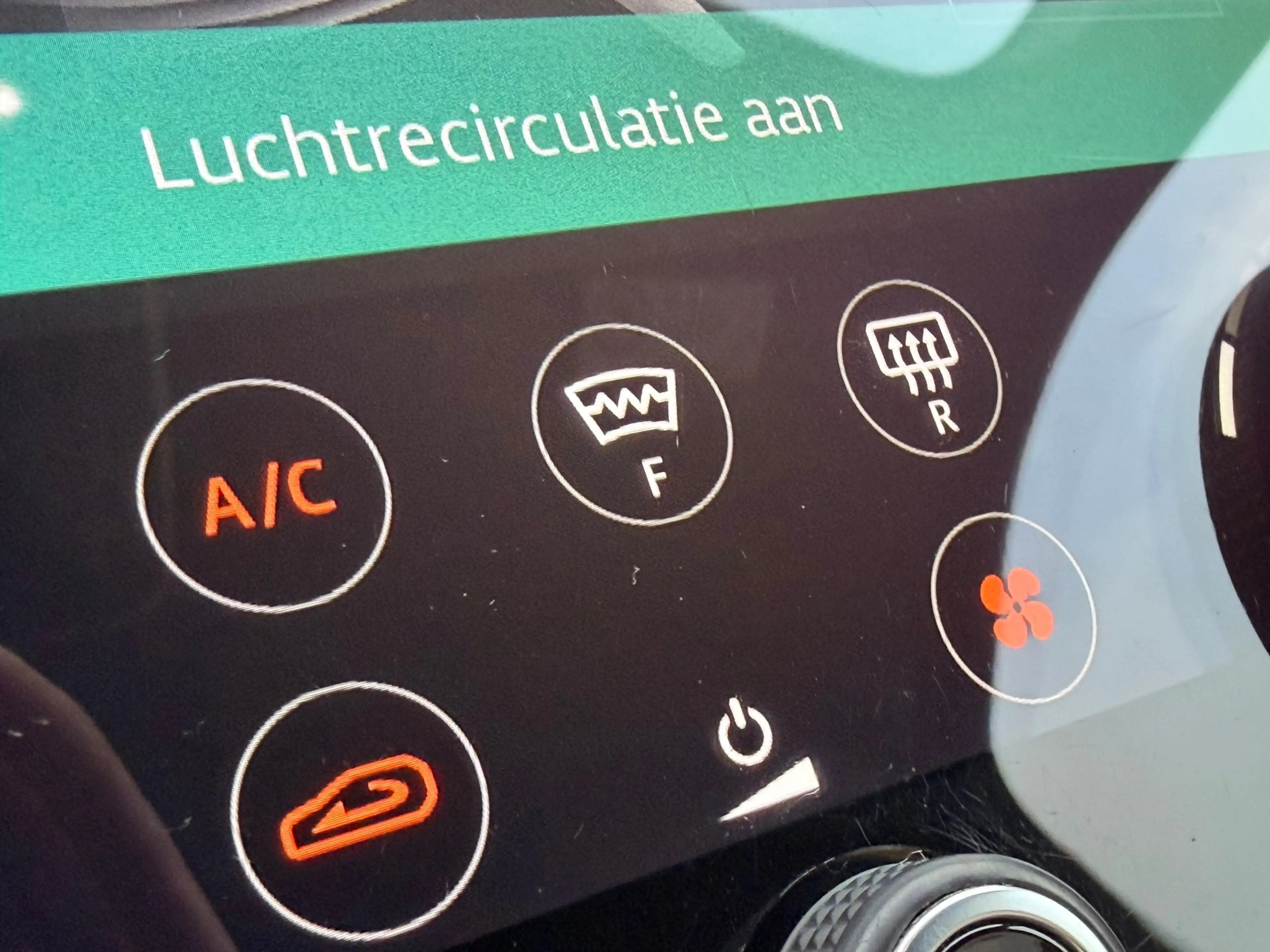 Land Rover Range Rover Velar 2.0 Turbo AWD Meridian Memory Leer Carplay Camera — photo 37