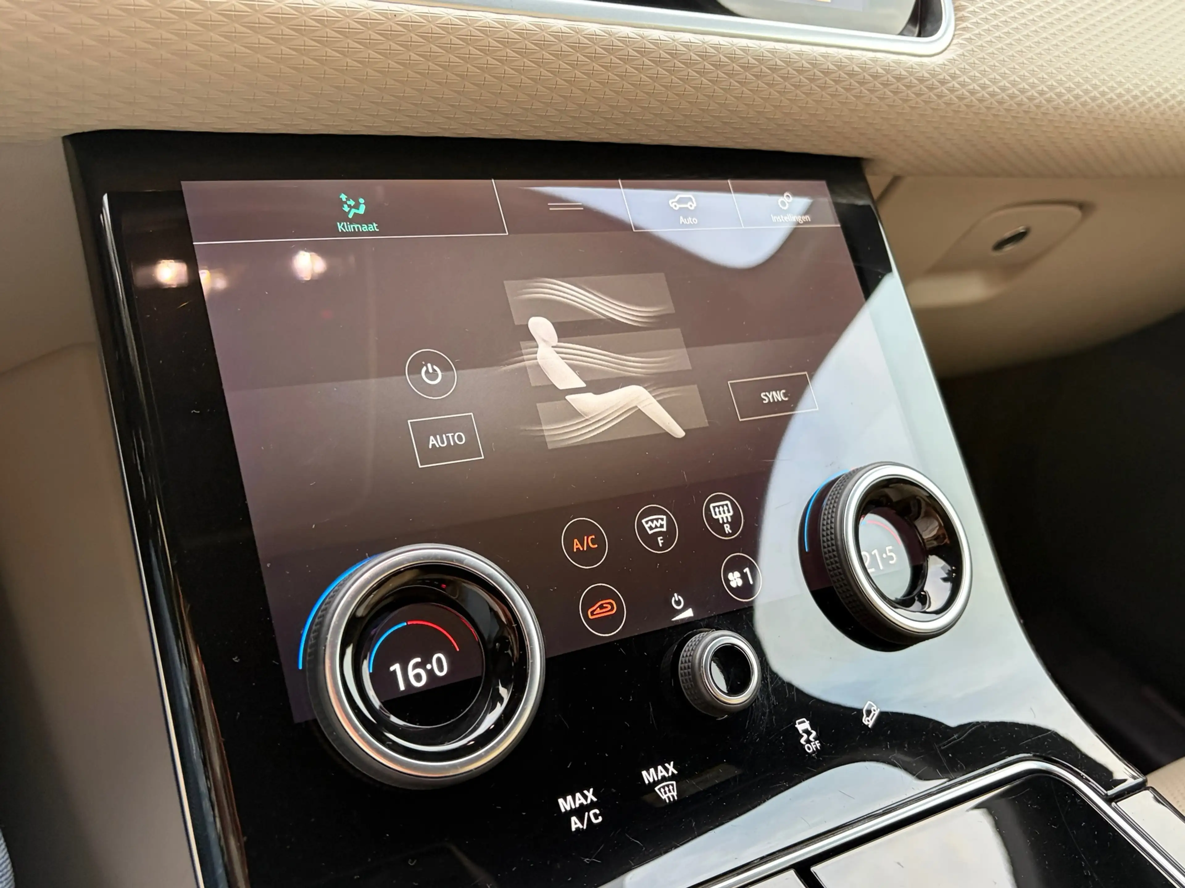 Land Rover Range Rover Velar 2.0 Turbo AWD Meridian Memory Leer Carplay Camera — photo 9
