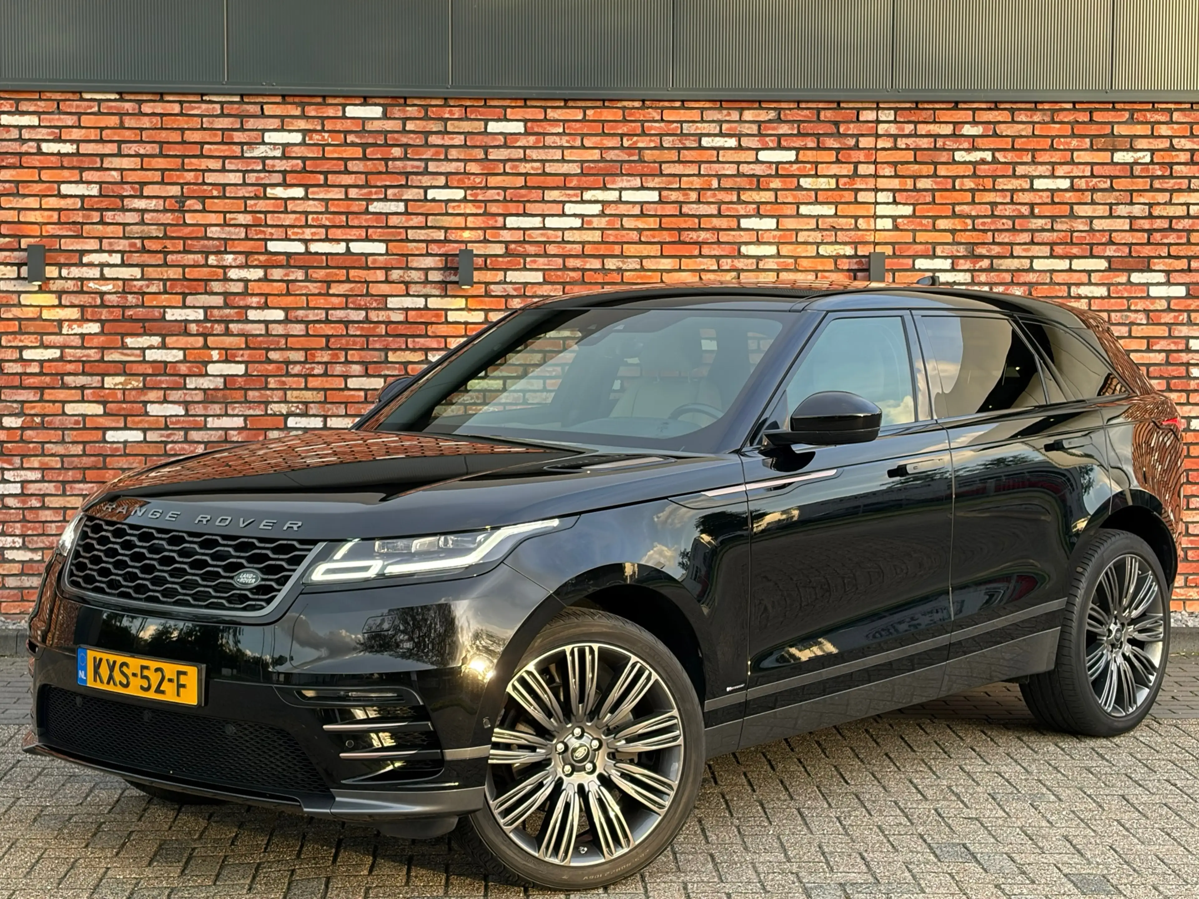 Land Rover Range Rover Velar 2.0 Turbo AWD Meridian Memory Leer Carplay Camera — photo 18