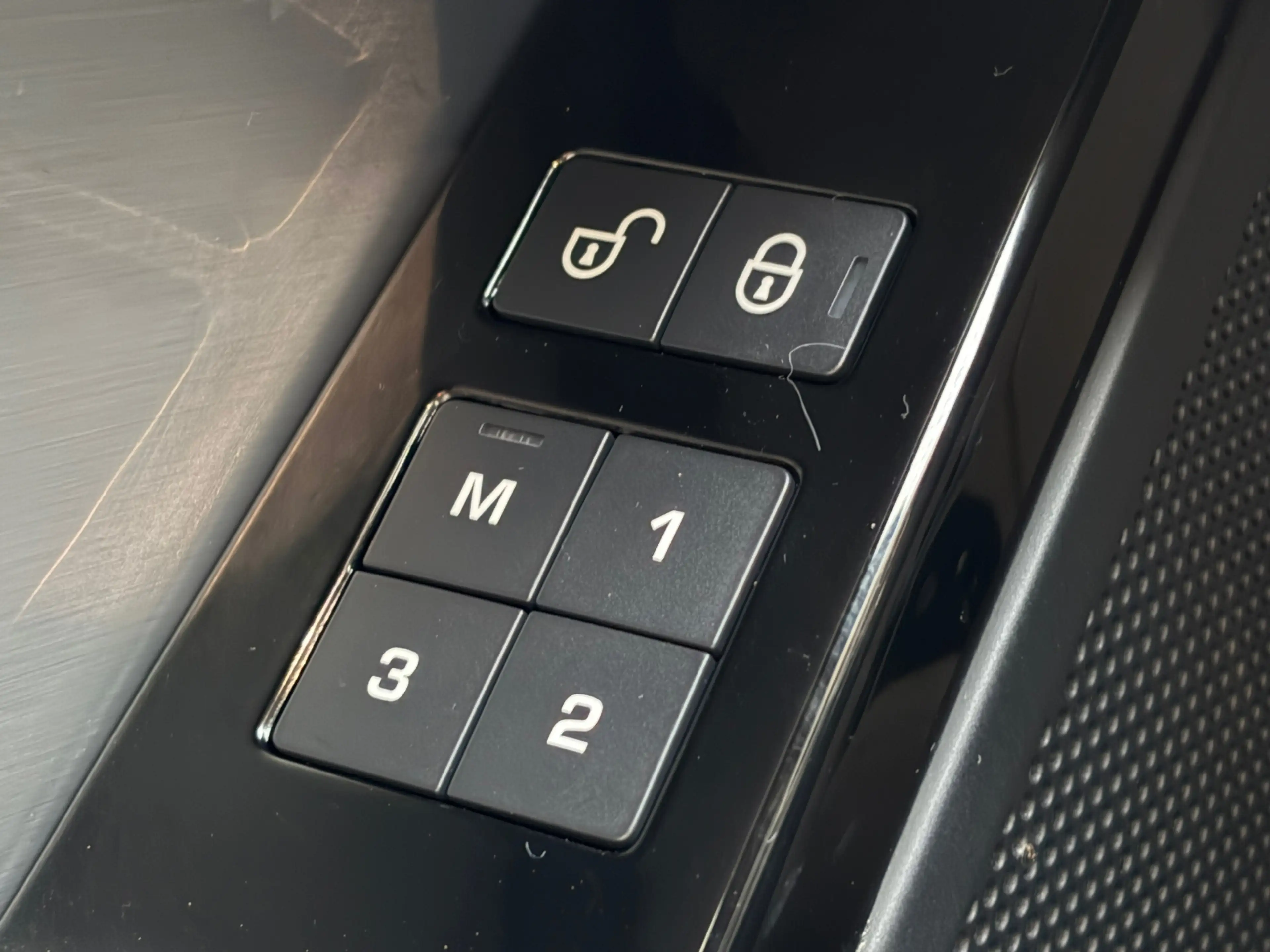 Land Rover Range Rover Velar 2.0 Turbo AWD Meridian Memory Leer Carplay Camera — photo 6