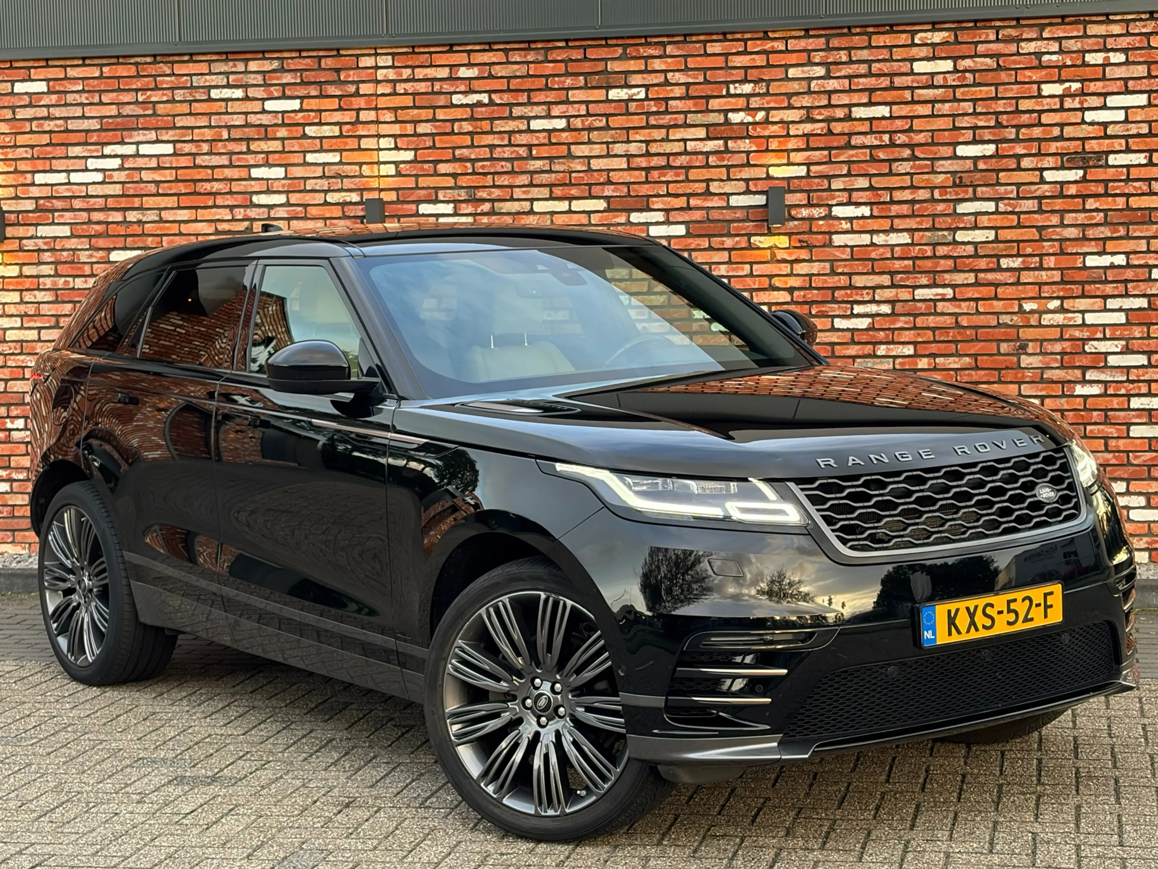 Land Rover Range Rover Velar 2.0 Turbo AWD Meridian Memory Leer Carplay Camera — photo 32