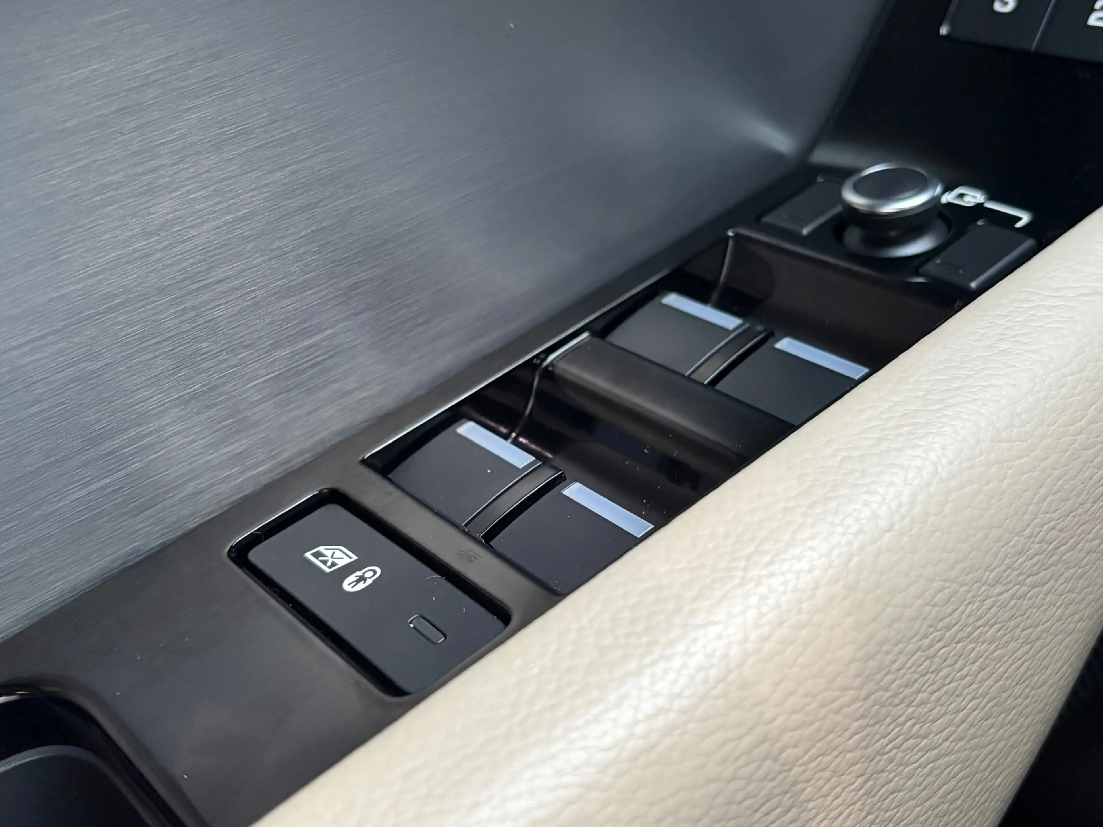 Land Rover Range Rover Velar 2.0 Turbo AWD Meridian Memory Leer Carplay Camera — photo 33