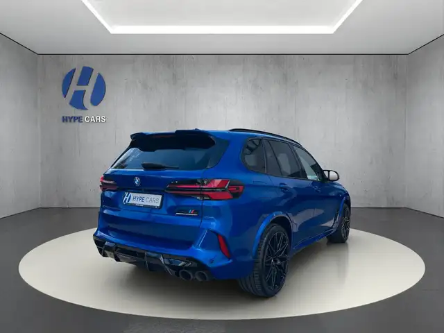 BMW X5 M view 4