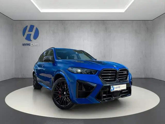 BMW X5 M view 3