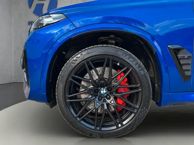 BMW X5 M view 10