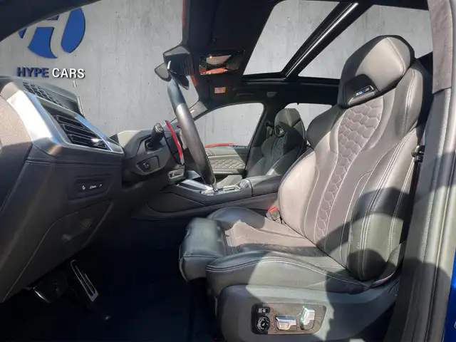BMW X5 M view 12