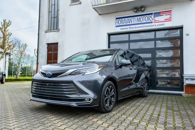Toyota Sienna Limited Platinum Hybrid AWD