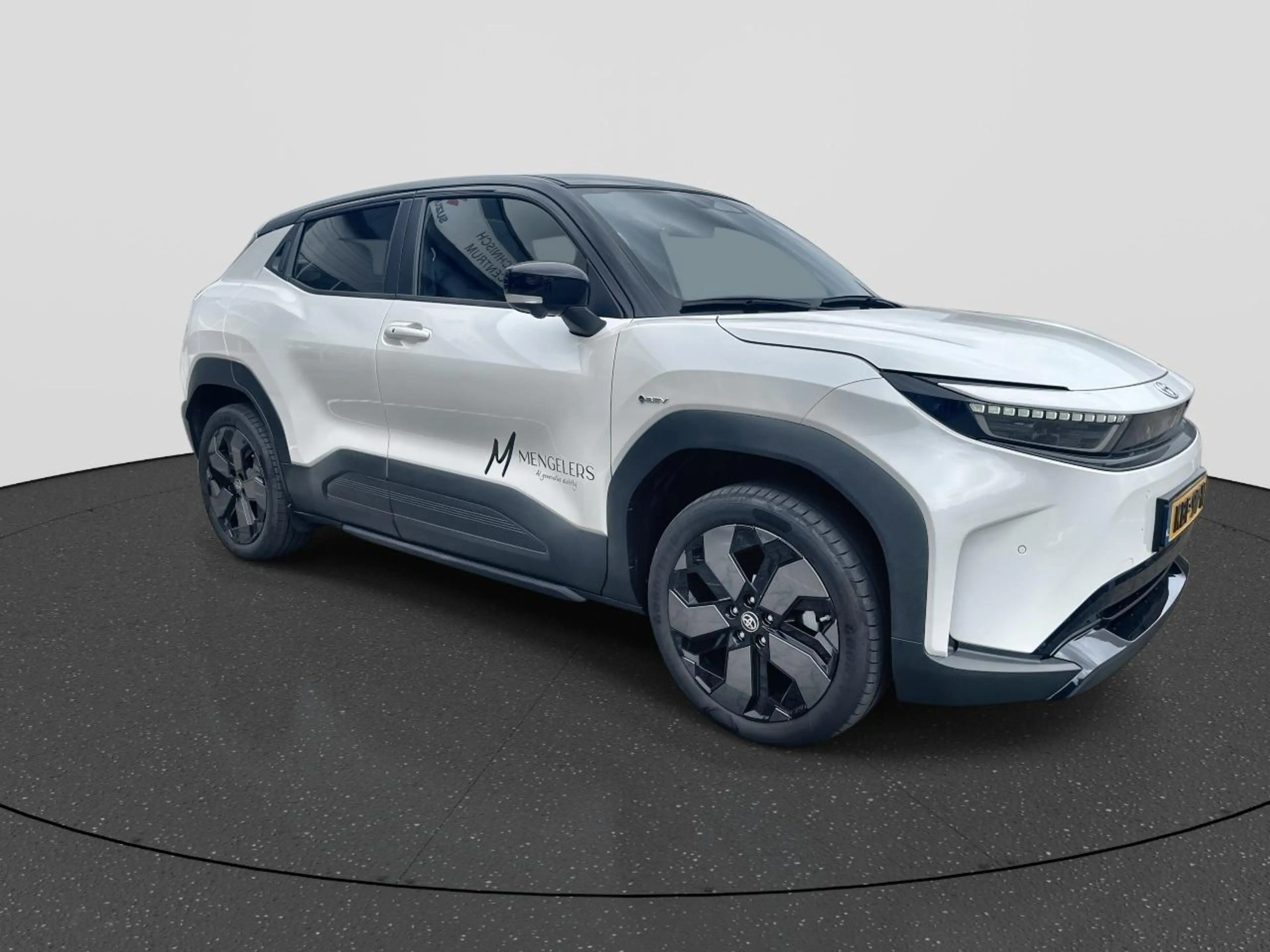 Toyota Urban Cruiser Executive AWD 61 kWh — photo 2