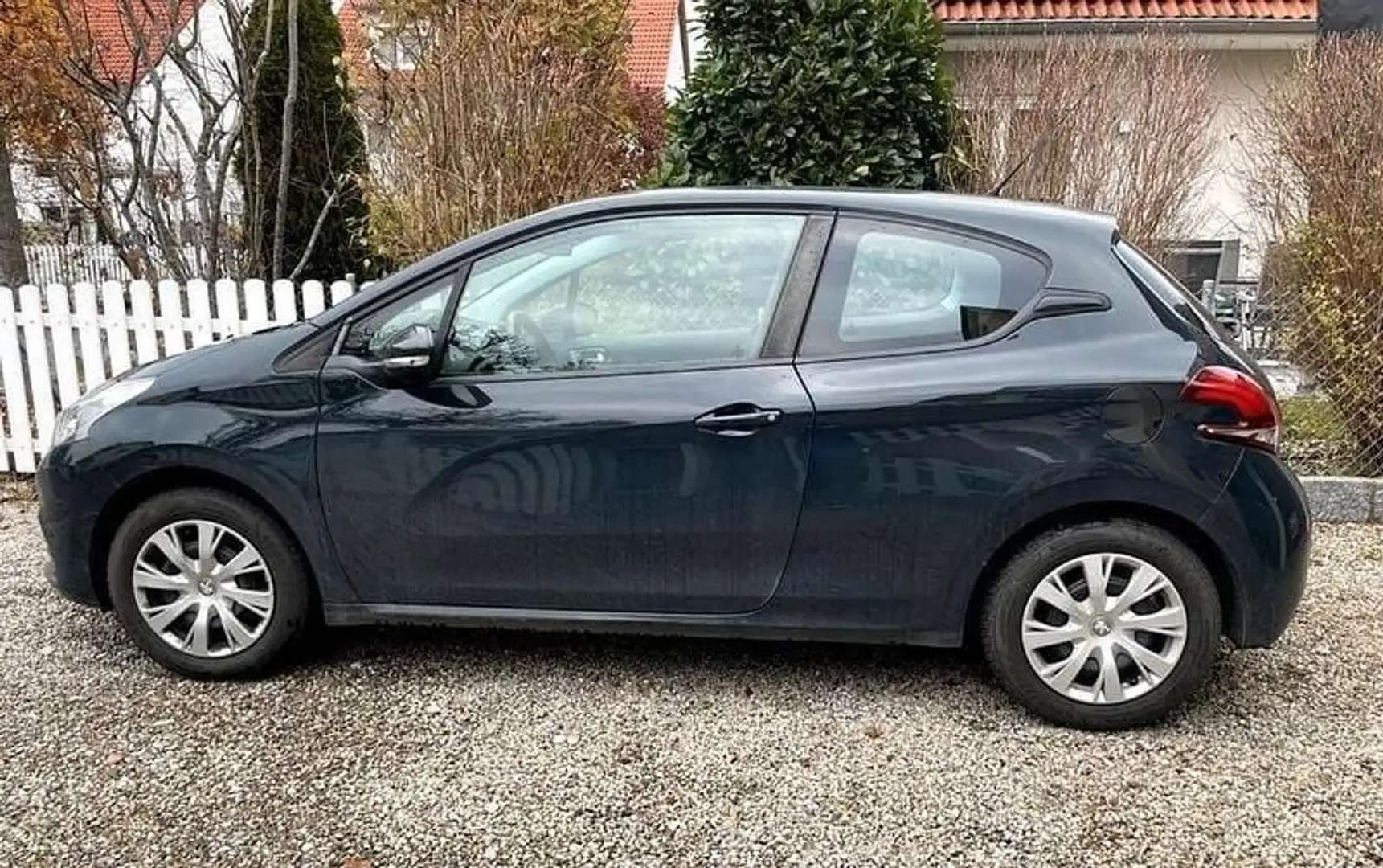 Peugeot 208 Active Schwarz - 1