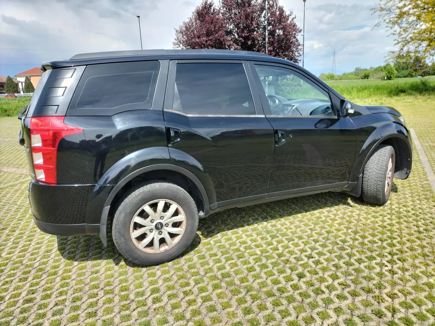 Mahindra XUV500 2.2 140 CV. AWD W8 7 POSTI Schwarz - 2