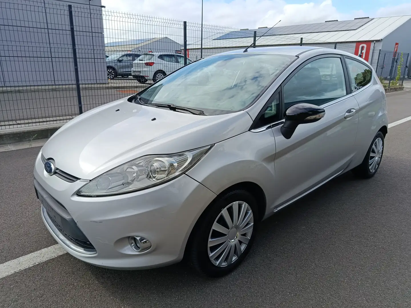 Ford Fiesta Fiesta 1.6 TDCi Ghia Airco Gris - 1