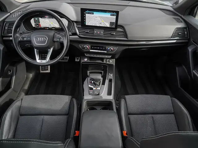 Audi SQ5 view 11