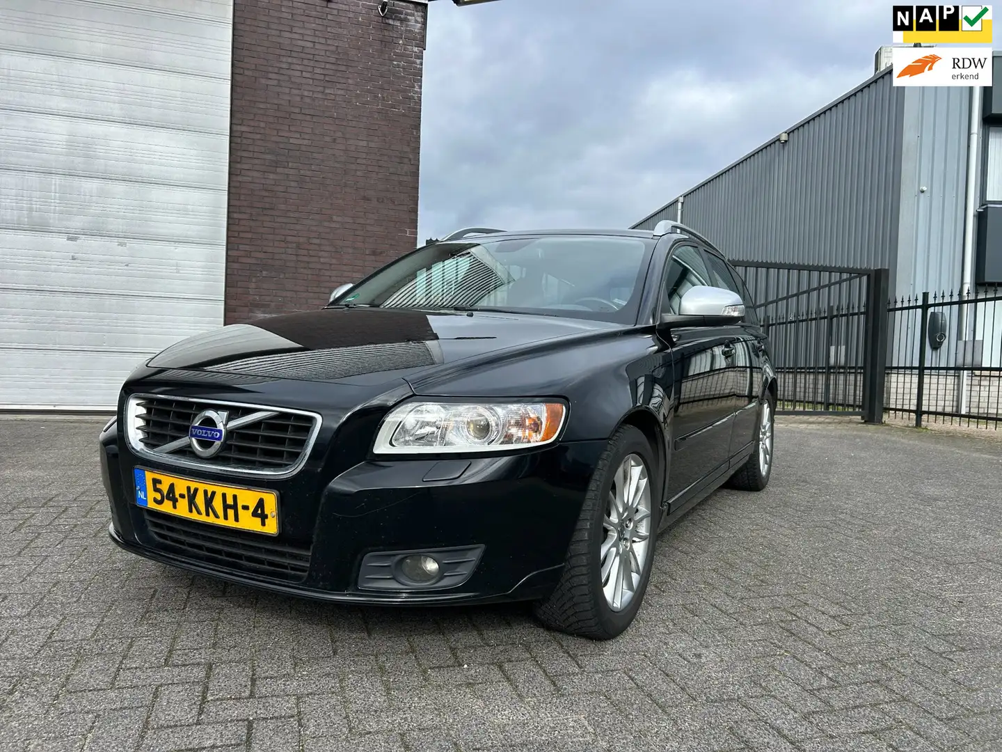 Volvo V50 2.4 D5 Edition II automaat,leer,navi,apk Schwarz - 1