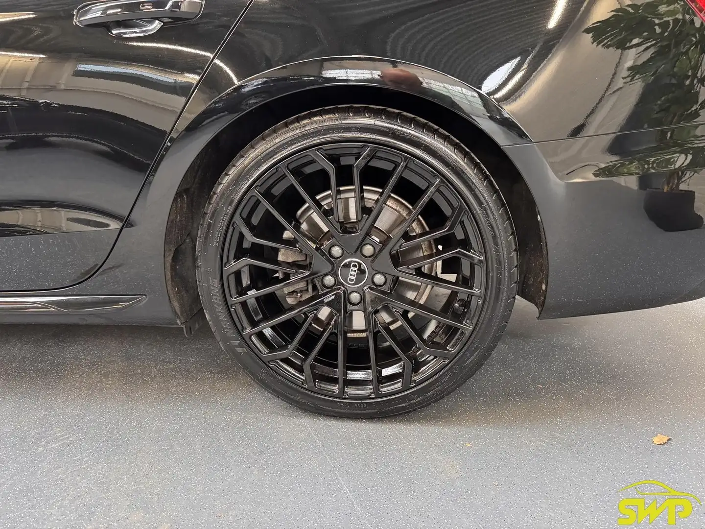 Audi A4 Avant 35 TFSI S-line | Pano | Leder | Camra | Navi Zwart - 2