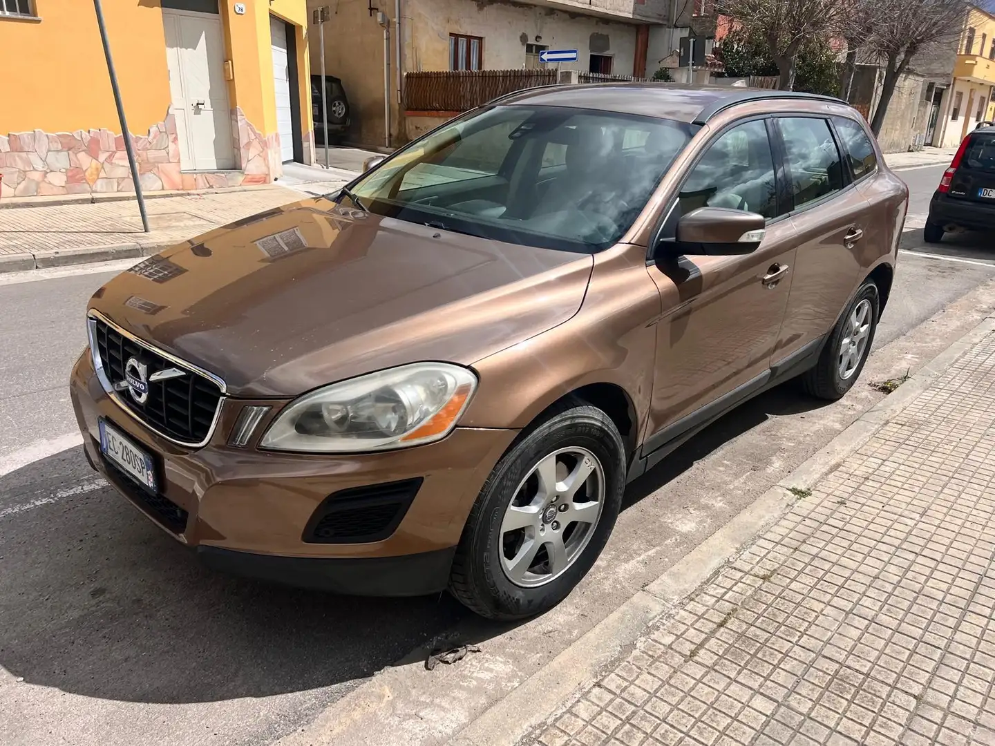 Volvo XC60 2000 cc d3 Marrone - 2