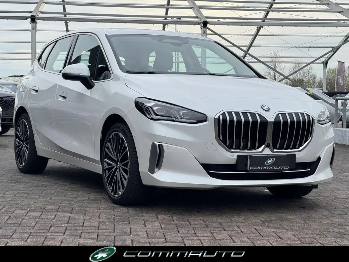 BMW 218 i Active Tourer Luxury - tetto apr. Bianco - 2