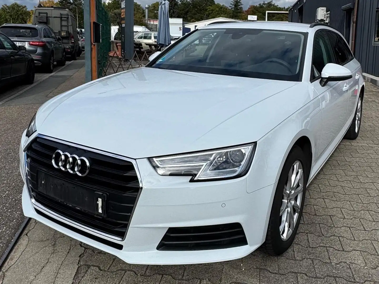 Audi A4 basis Weiß - 1