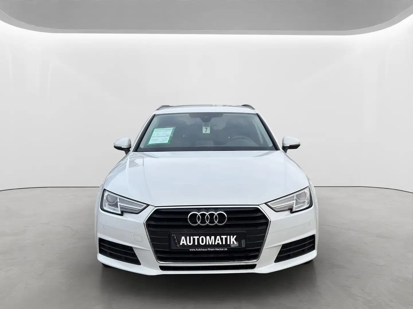 Audi A4 basis Weiß - 2