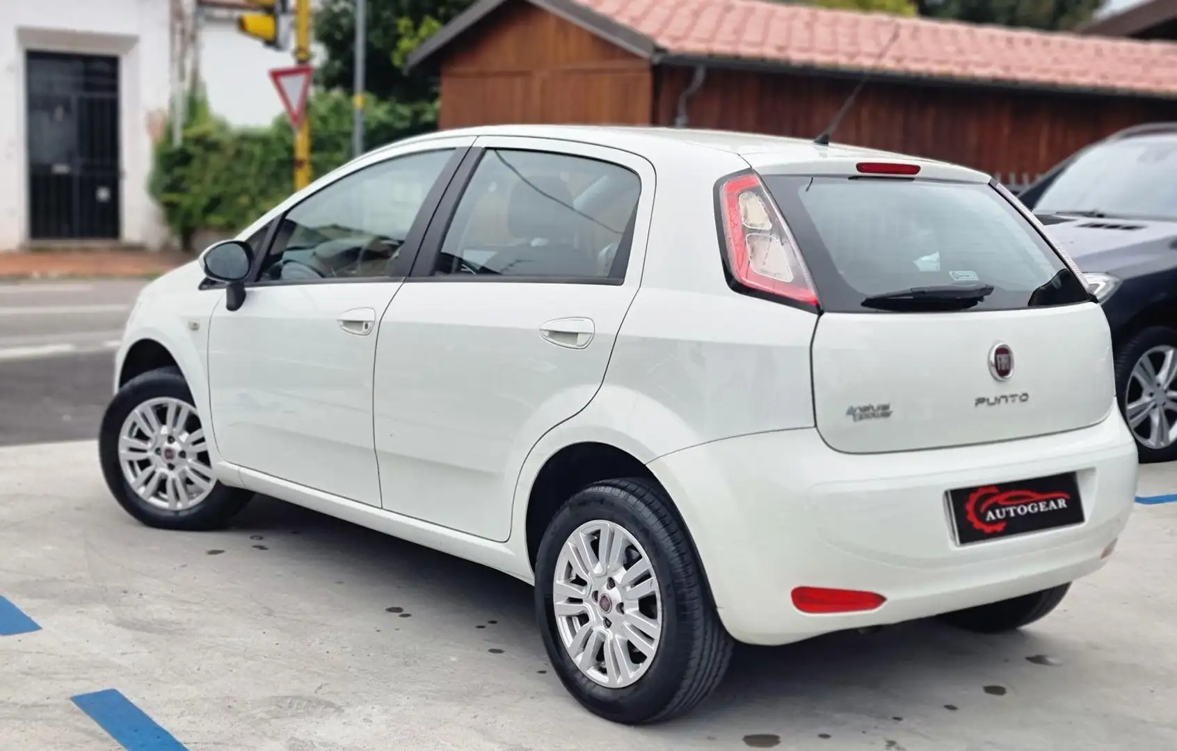 Fiat Grande Punto 5p 1.4 natural power Actual 77cv Wit - 2