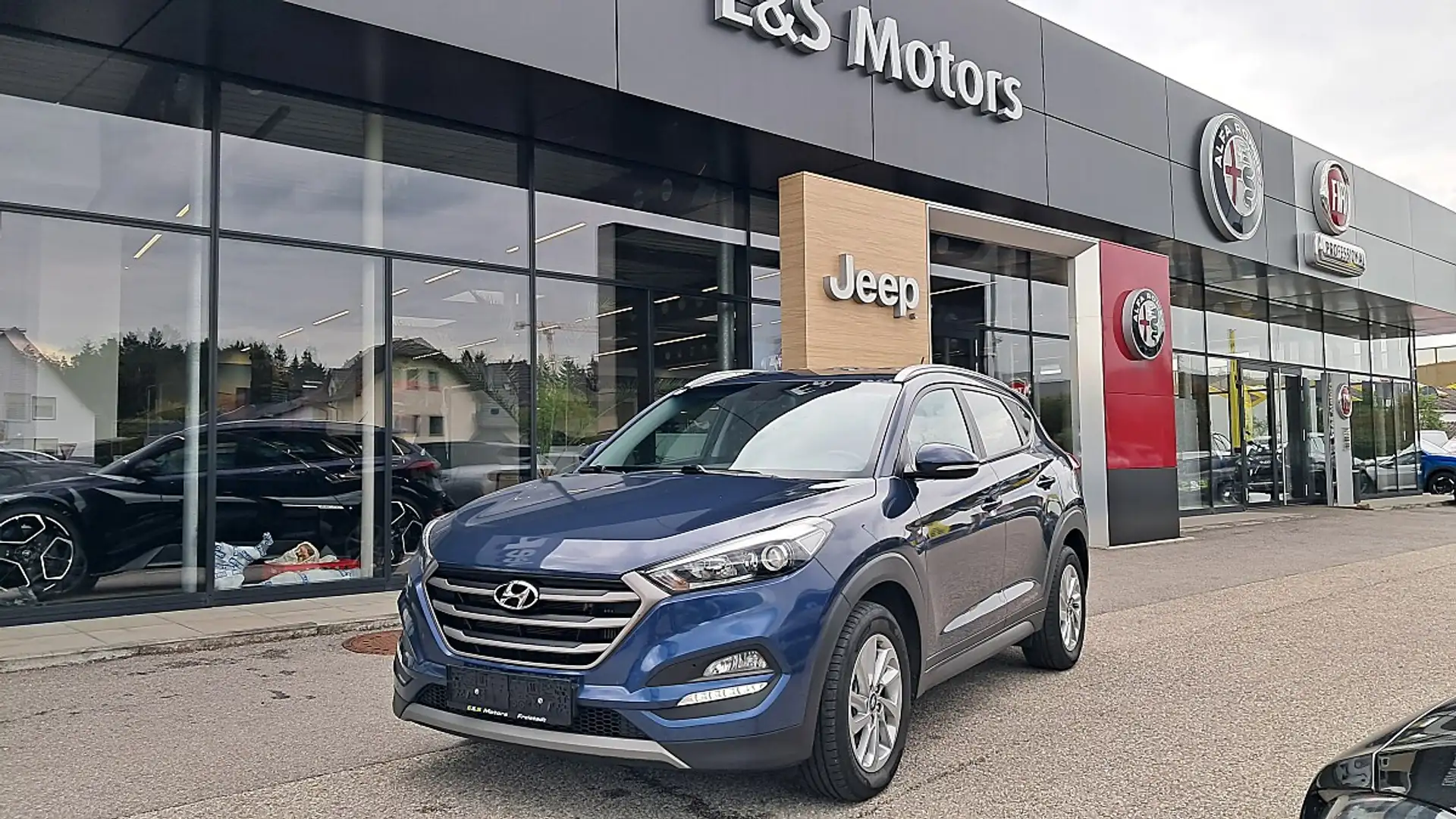 Hyundai TUCSON Tucson 2,0 CRDI 4WD Comfort Blau - 1