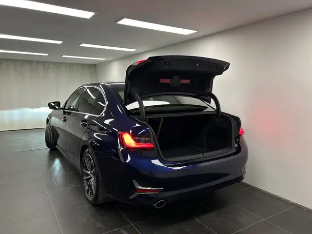 BMW 3 Series view 11