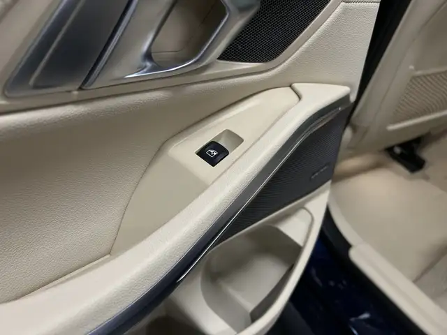BMW 3 Series view 14