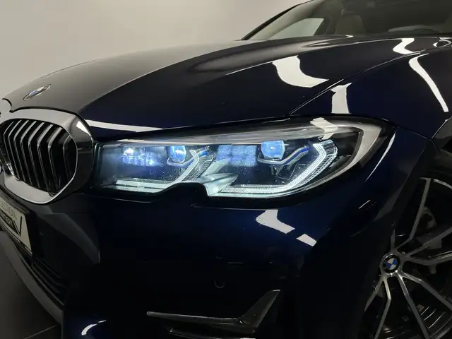 BMW 3 Series view 8