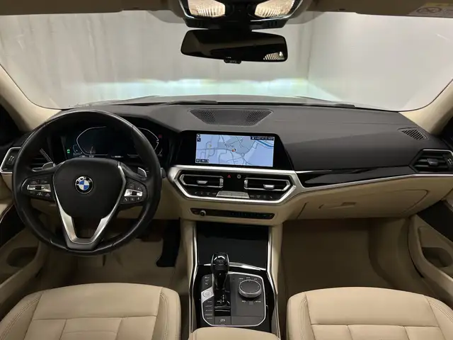BMW 3 Series view 5