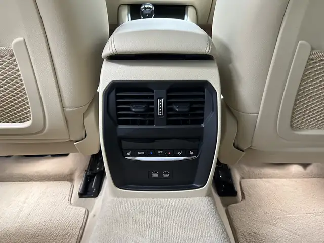 BMW 3 Series view 16