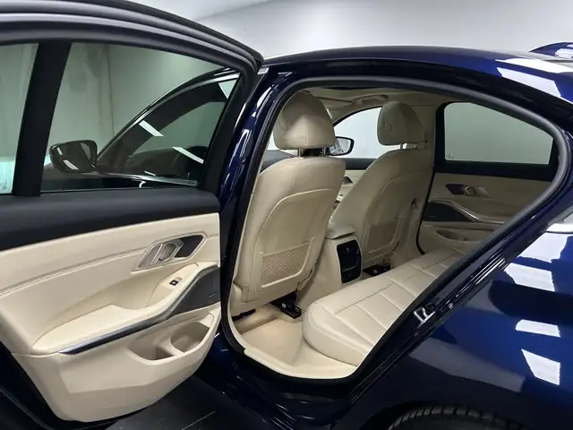 BMW 3 Series view 13
