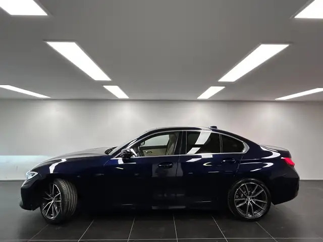 BMW 3 Series view 2