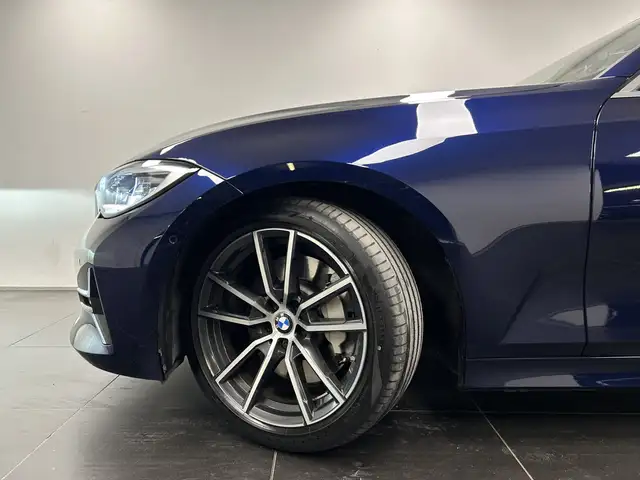 BMW 3 Series view 9