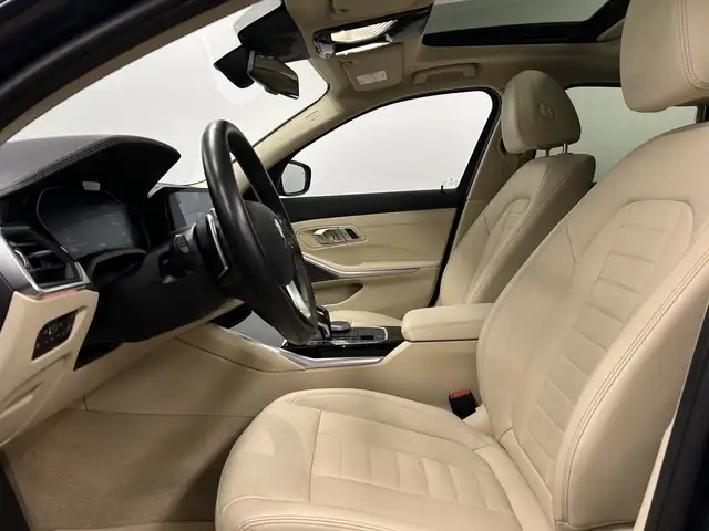 BMW 3 Series view 4
