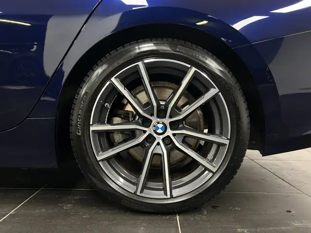 BMW 3 Series view 6