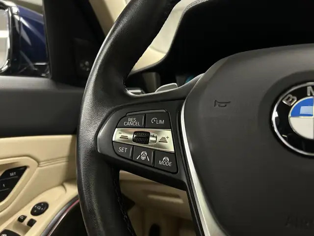 BMW 3 Series view 24