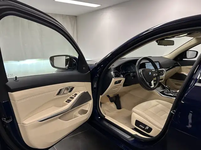 BMW 3 Series view 26