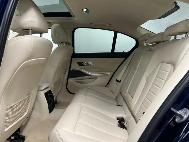 BMW 3 Series view 15