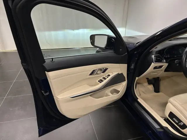 BMW 3 Series view 27