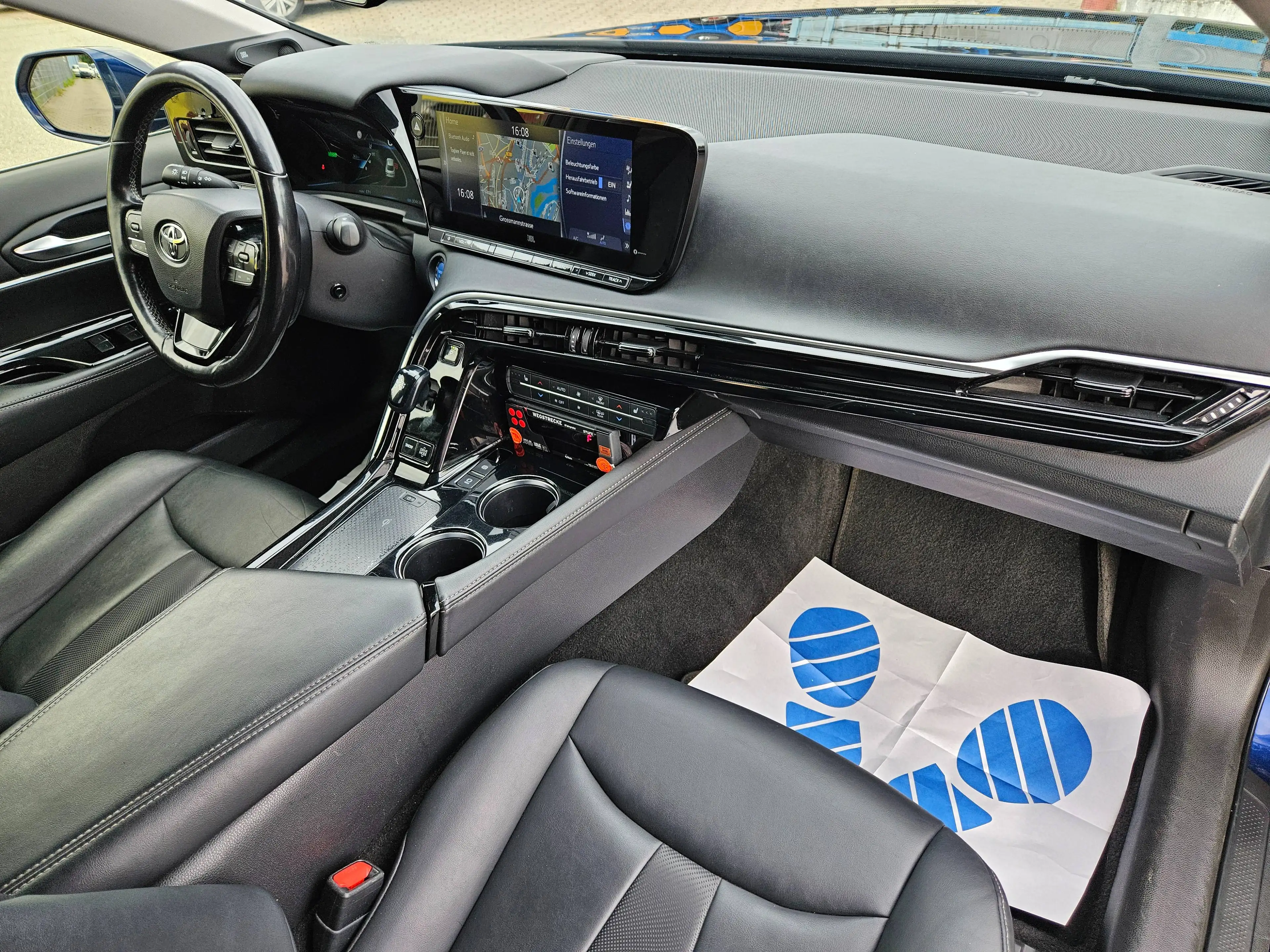 Toyota Mirai Leder TOP-Ausstattung 360° Kamera Navi Parktronik — photo 11