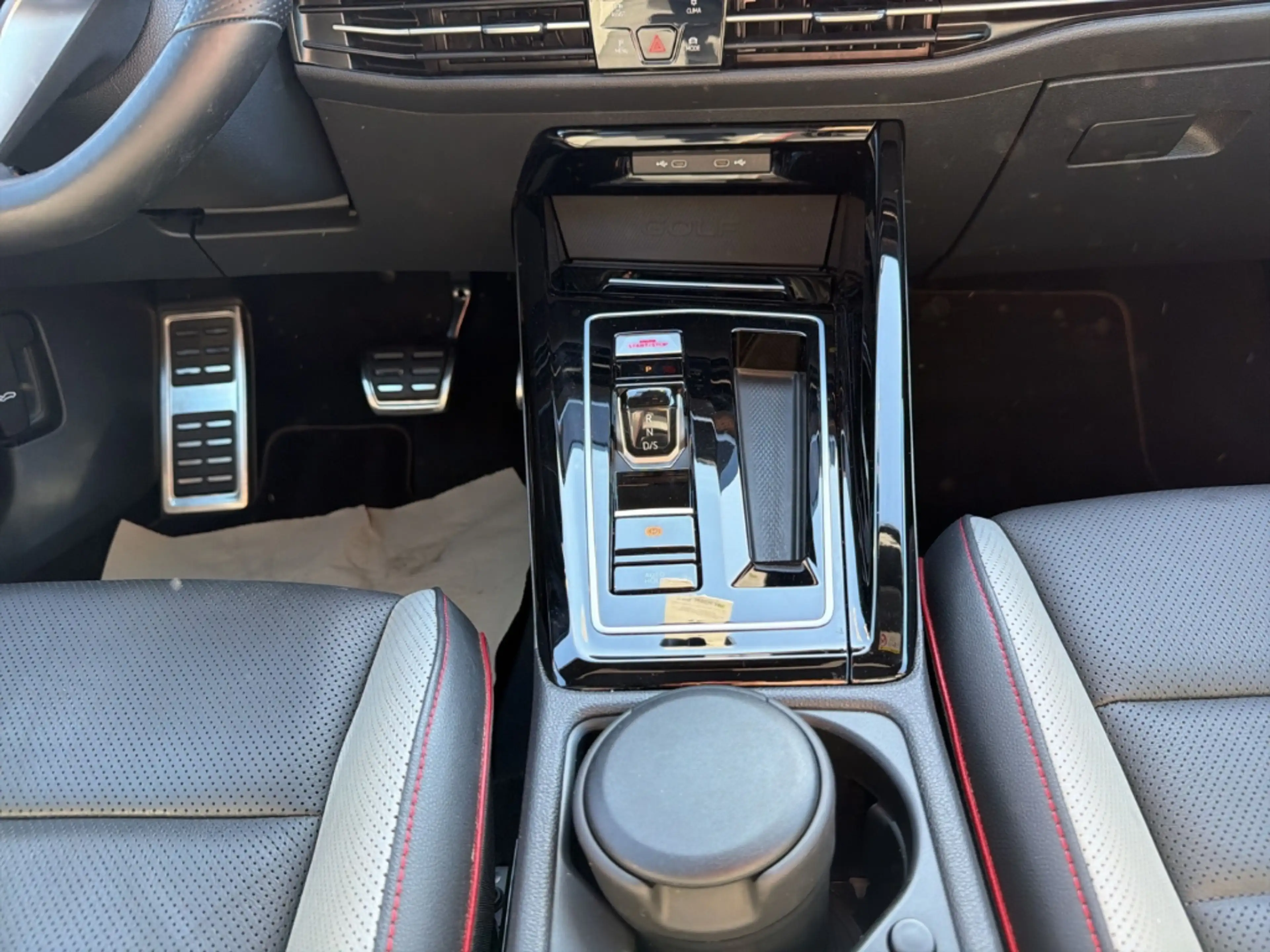 Volkswagen Golf GTI VIII Clubsport 2.0 TSI DSG Navi SHZ HUD HarmanKard — photo 15