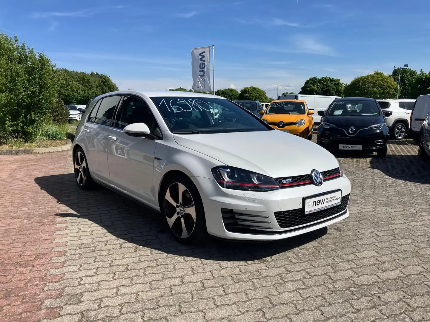 Volkswagen Golf GTI 220 PS Automatik Klimaauto Navi SHZ Weiß - 2