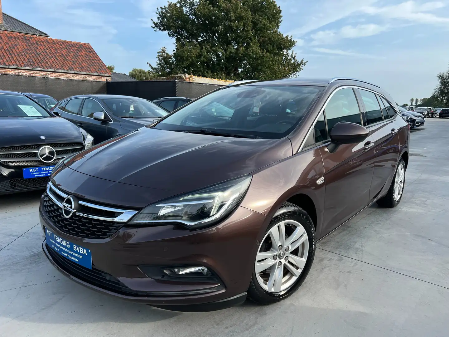 Opel Astra 1.6 CDTI TOURER NAVIGATIE LEDER CAMERA BLUETOOTH Brown - 1
