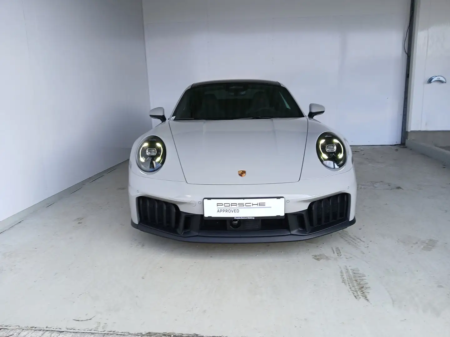 Porsche 911 Carrera 4 GTS Grau - 2